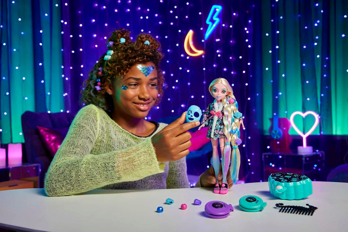 Monster High Doll with Hairstyling Clips, Hair Chalk & Tattoos P3105