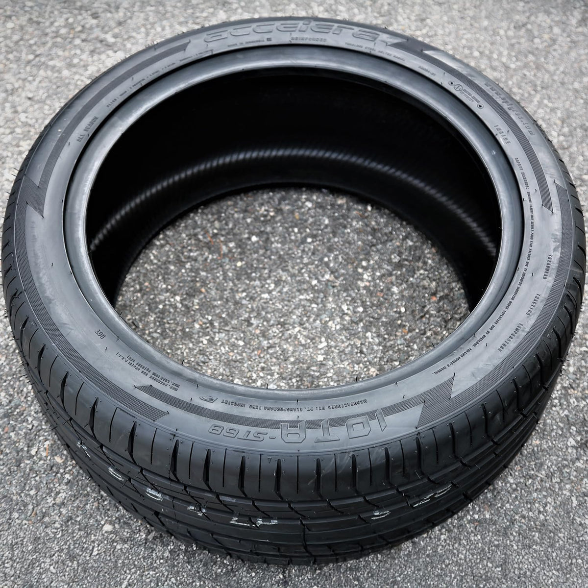 275/55R20 117V All Season XL Tire U696