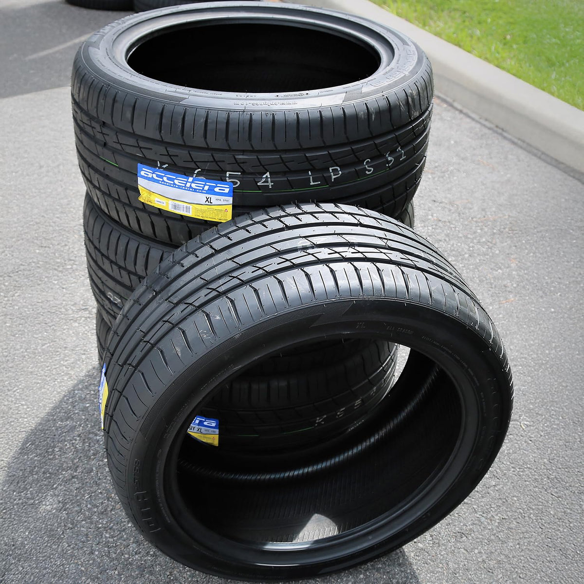 275/55R20 117V All Season XL Tire U696